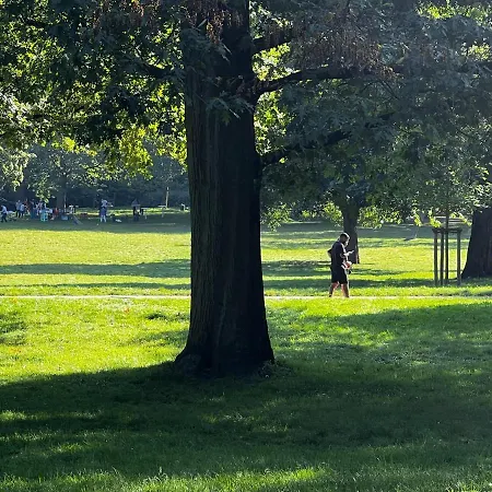 Volksgarten Mit Innenhof